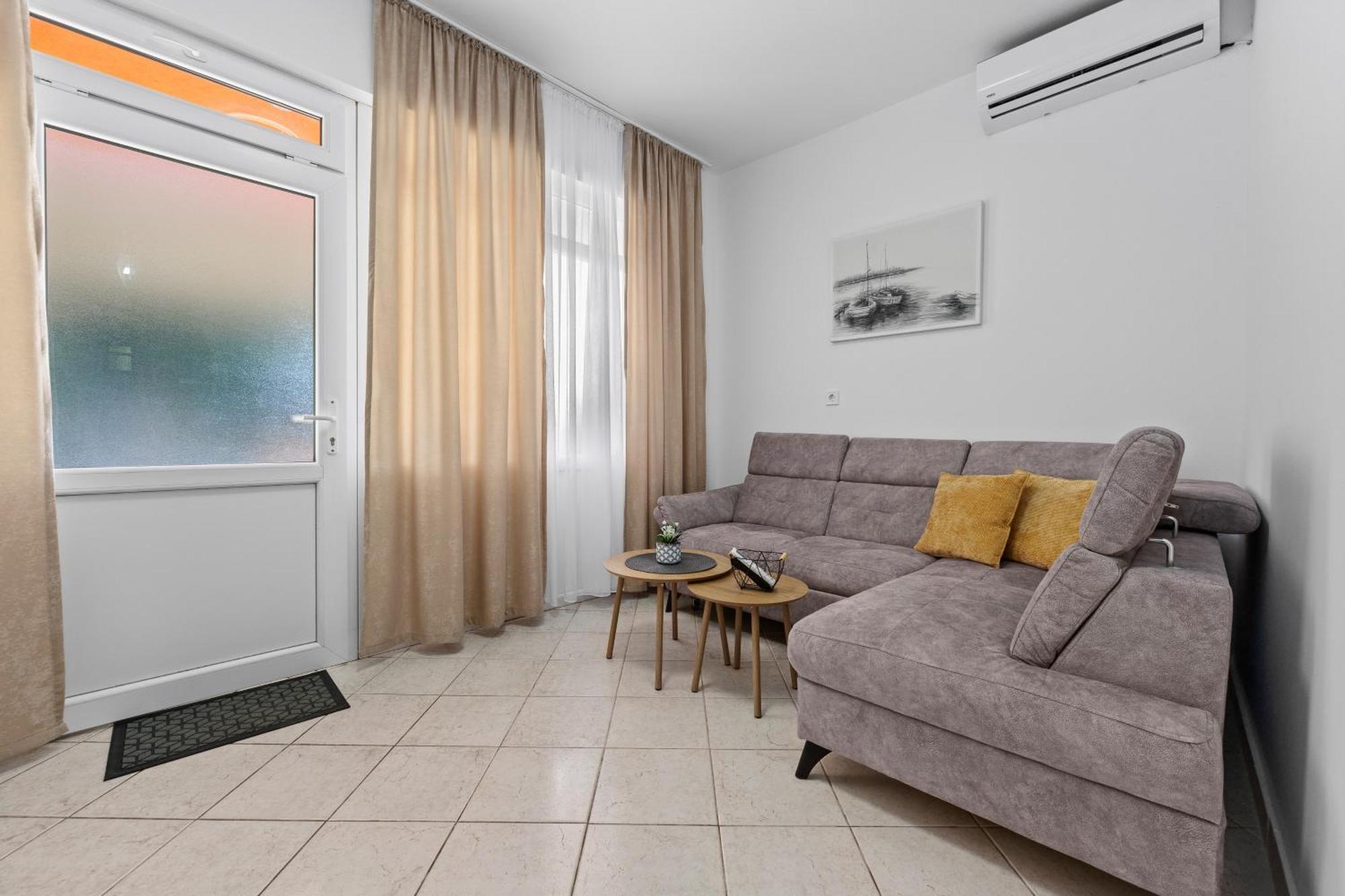 New Apartment Lejla Sisan Exterior foto