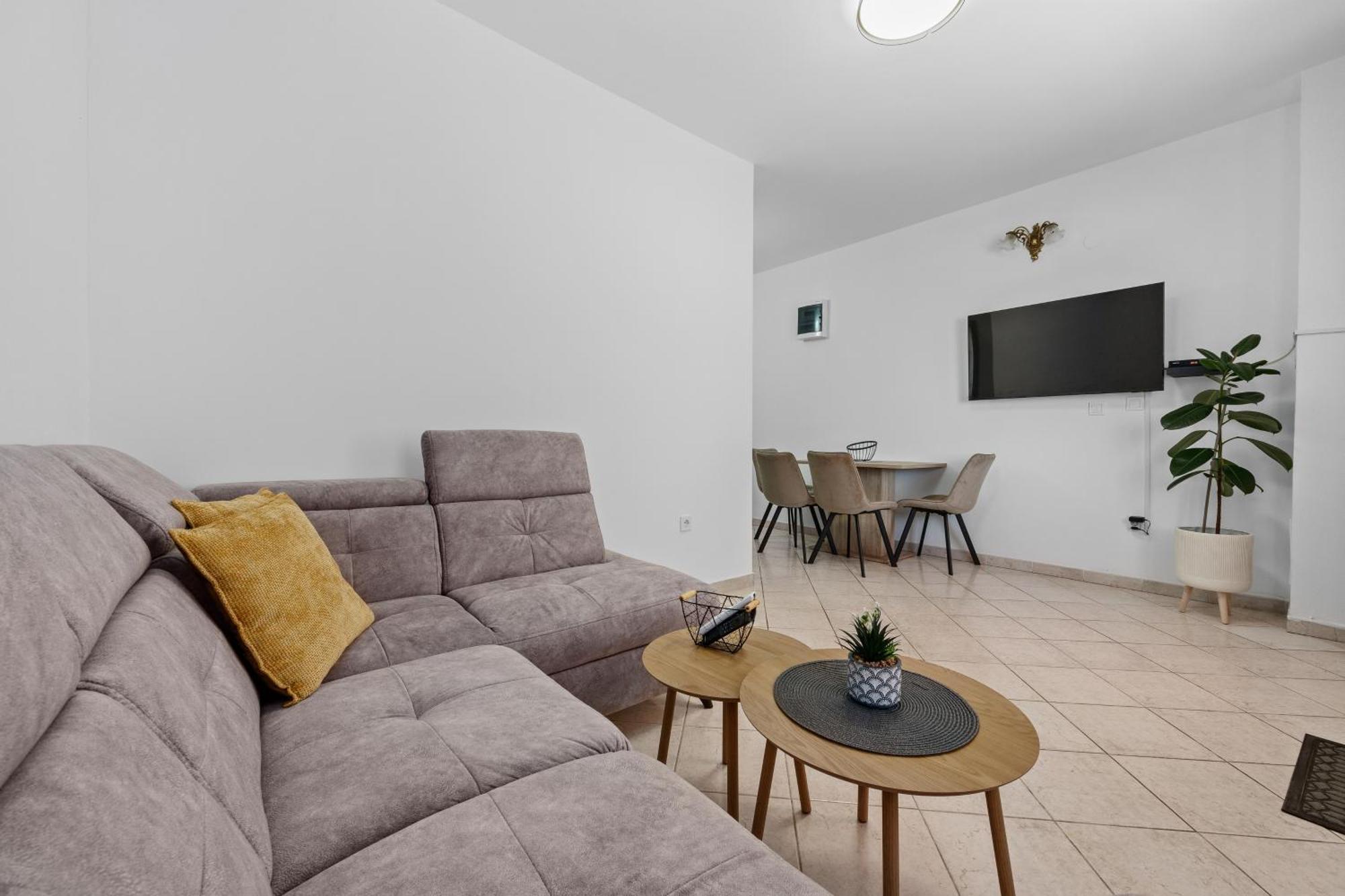 New Apartment Lejla Sisan Exterior foto